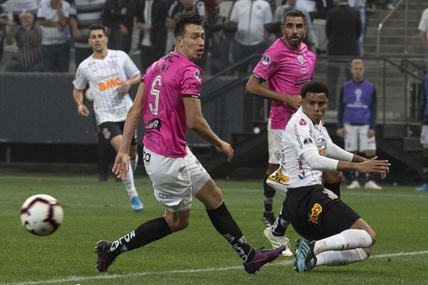Gustavo no duelo contra o Del Valle, na Arena Corinthians, pela Copa Sul-Americana