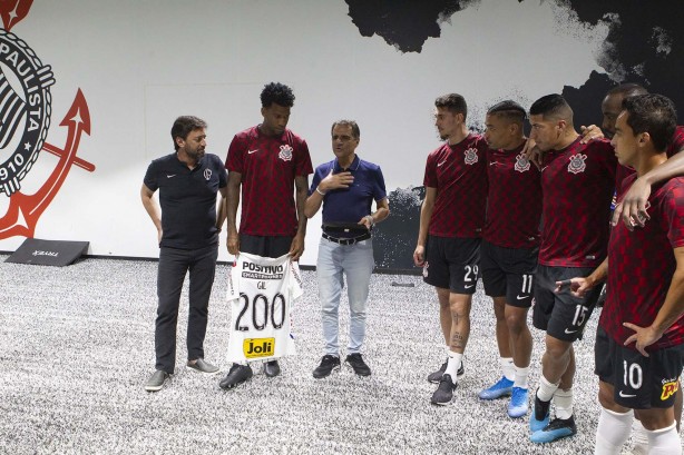 Homenagem aos 200 jogos de gil com a camisa do Corinthians