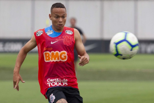 Janderson durante treino desta quinta-feira no CT Joaquim Grava