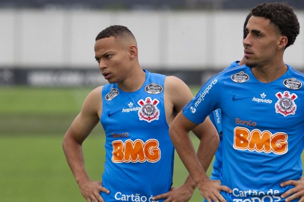 Janderson e Gabriel durante treino desta quinta-feira no CT Joaquim Grava