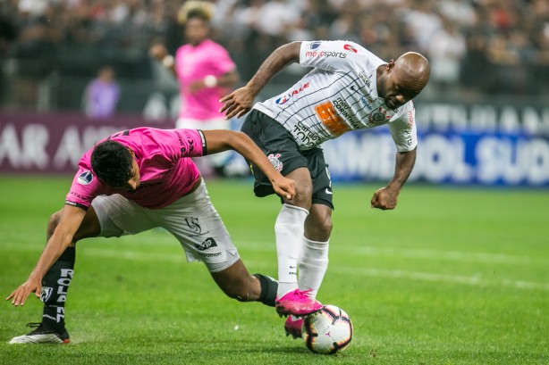 Love no duelo contra o Independiente del Valle, pela Copa Sul-Americana