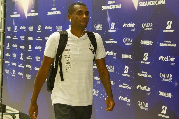 Marllon chega à Arena Corinthians para duelo contra o Del Valle, pela Sul-Americana
