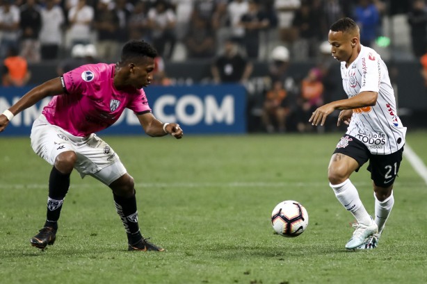 Menino Janderson no embate contra o Del Valle, pela Copa Sul-Americana, na Arena Corinthians