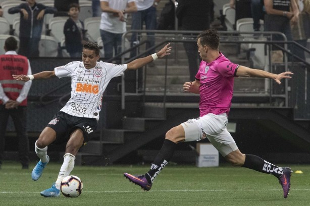 Pedrinho no duelo contra o Del Valle, na Arena Corinthians, pela Copa Sul-Americana