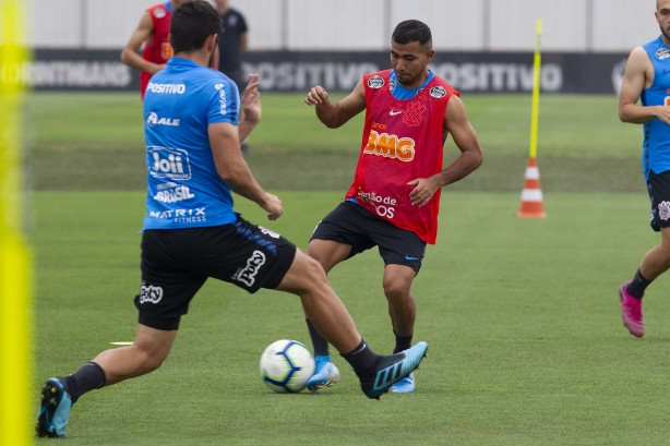 Sornoza durante treino desta quinta-feira no CT Joaquim Grava