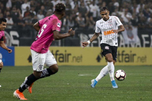 Urso no embate contra o Del Valle, pela Copa Sul-Americana, na Arena Corinthians