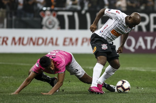 Vagner Love durante partida contra o Indendiente del Valle, pela Sul-Americana