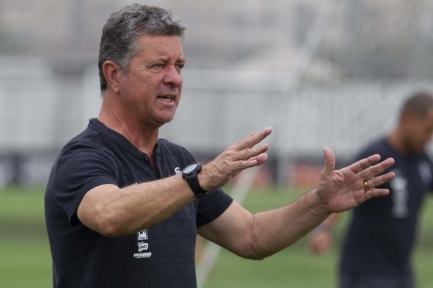 Walmir Cruz durante treino desta quinta-feira no CT Joaquim Grava