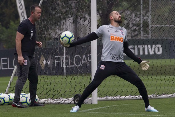 Walter durante treino desta quinta-feira no CT Joaquim Grava