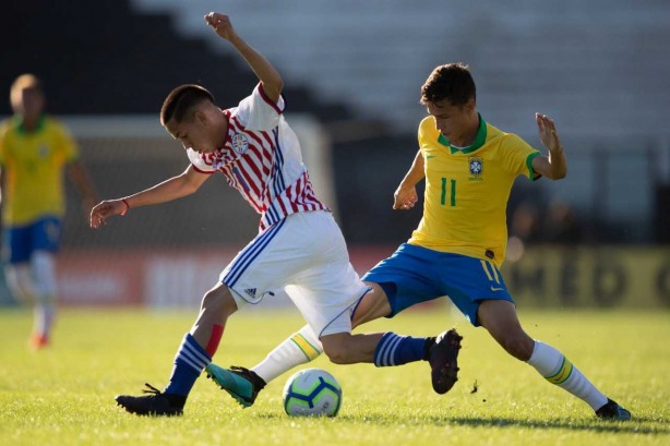 Matheus Araújo durante amistoso da equipe Sub-17 da Seleção contra o Paraguai