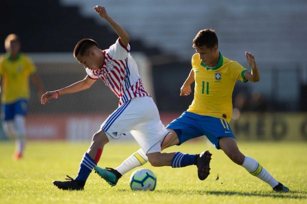 Matheus Arajo durante amistoso da equipe Sub-17 da Seleo contra o Paraguai