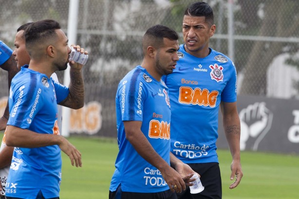 Clayson, Sornoza e Ralf no último treino antes do jogo contra o Bahia, pelo returno do Brasileirão