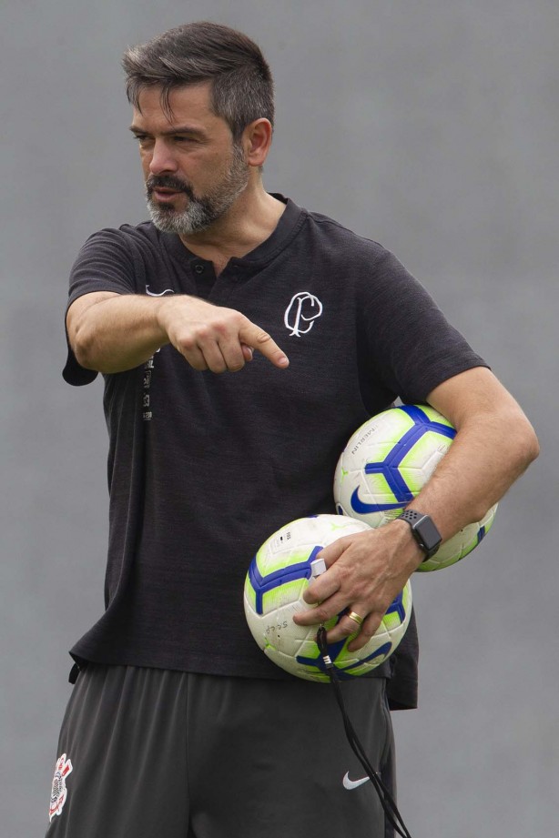 Cuca no último treino antes do jogo contra o Bahia, pelo returno do Brasileirão