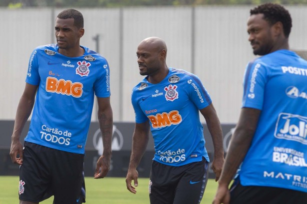 Marllon e Love no último treino antes do jogo contra o Bahia, pelo returno do Brasileirão