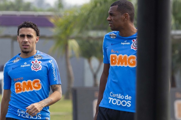 Meia Gabriel e Marllon no último treino antes do jogo contra o Bahia, pelo returno do Brasileirão