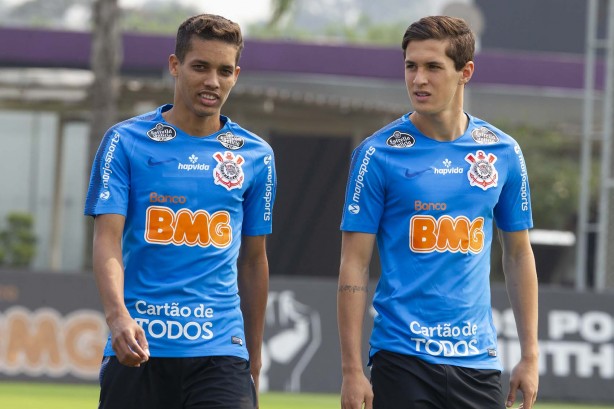 Pedrinho e Vital no último treino antes do jogo contra o Bahia, pelo returno do Brasileirão