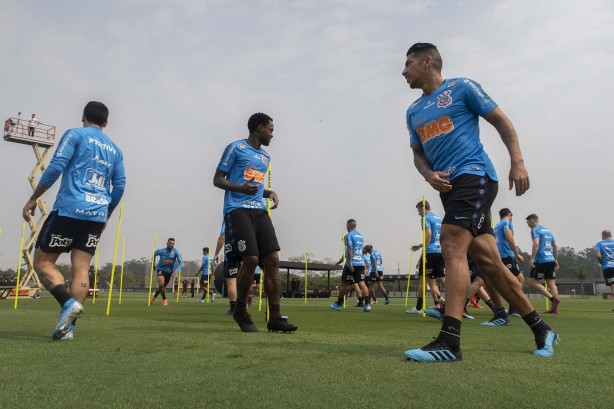 Renê, Ralf e companheiros no último treino antes do jogo contra o Bahia, pelo returno do Brasileirão