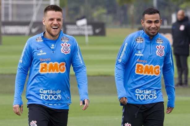 Ramiro e Sornoza no primeiro treino preparatória para duelo contra o Del Valle
