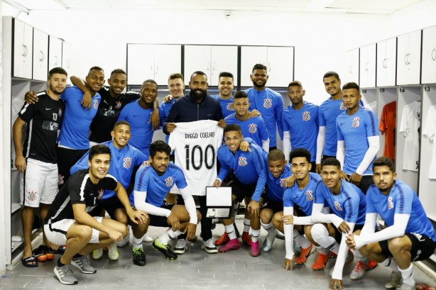 O tcnico alvinegro Dyego Coelho completou 100 jogos  frente da equipe Sub-20