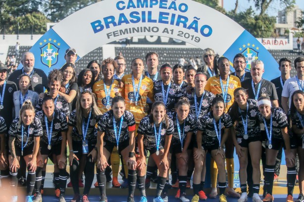 Elenco feminino durante final contra a Ferroviária, pelo Brasileirão