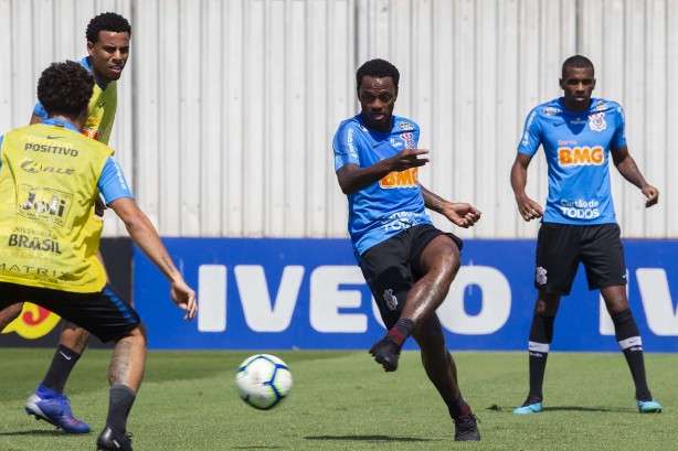 Gustavo, Renê e Marllon durante treino desta segunda-feira no CT Joaquim Grava