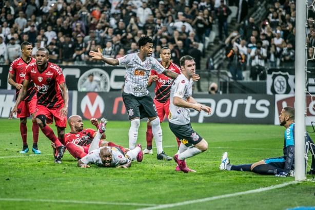 Boselli empata o jogo para o Timão, na Arena Corinthians, contra o Athletico-PR