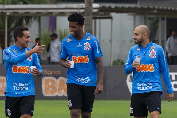 Jadson, Gil e Régis no último treino antes de enfrentar o Athletico-PR, pelo Brasileirão