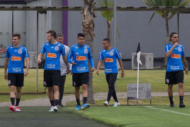 Jovens do elenco corinthiano no último treino antes de enfrentar o Athletico-PR, pelo Brasileirão
