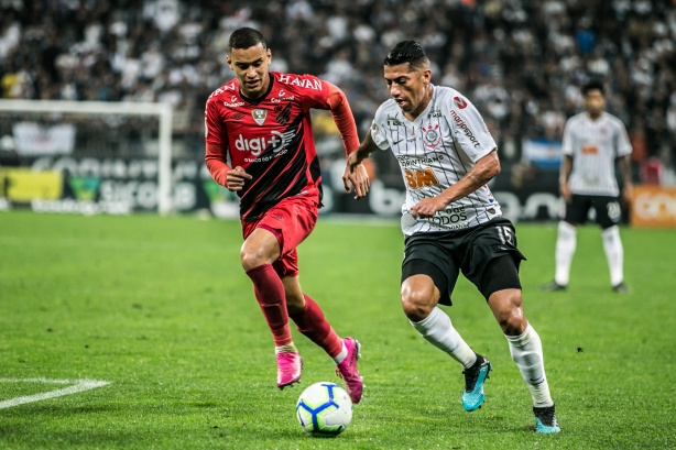Ralf no duelo contra o Athletico-PR, pelo Brasileirão, na Arena Corinthians