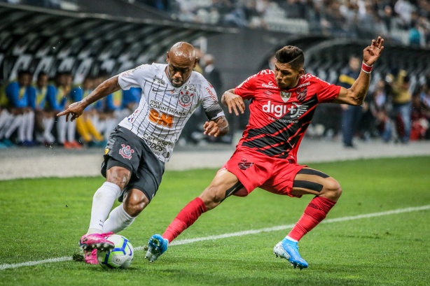 Vagner Love no duelo contra o Athletico-PR, pelo Brasileirão, na Arena Corinthians