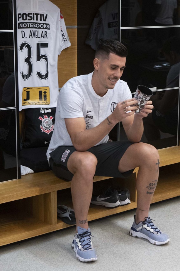 Avelar no vestiário da Arena Corinthians antes do jogo contra o Athletico-PR