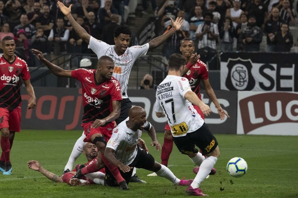 Boselli anotou o segundo gol do Timão contra o Athletico-PR, pelo Brasileirão, na Arena