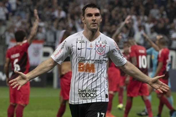Boselli comemorando seu gol contra o Athletico-PR, pelo Brasileirão, na Arena Corinthians