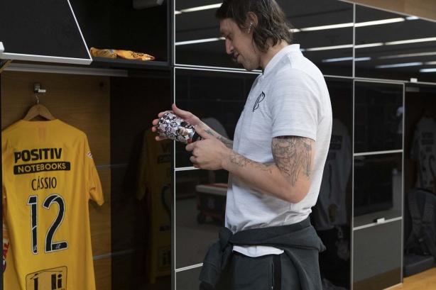 Cássio no vestiário da Arena Corinthians antes do jogo contra o Athletico-PR