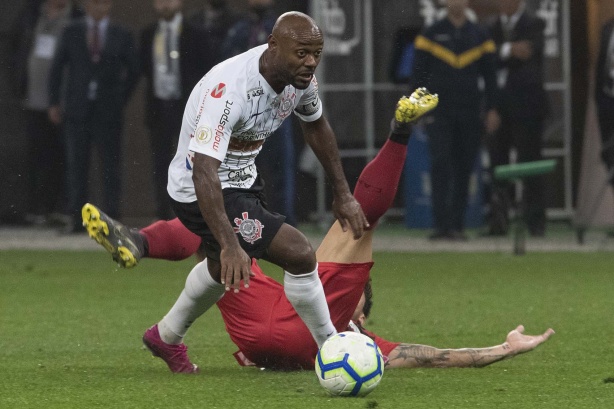 Love durante partida contra o Athletico-PR, pelo Brasileirão, na Arena Corinthians