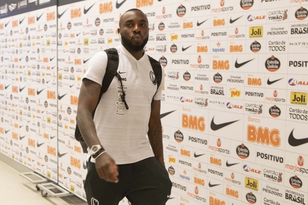 Manoel chega à Arena Corinthians para jogo contra o Athletico-PR, pelo Brasileirão