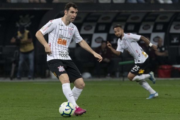 Mauro Boselli durante partida contra o Athletico-PR, pelo Brasileirão, na Arena Corinthians