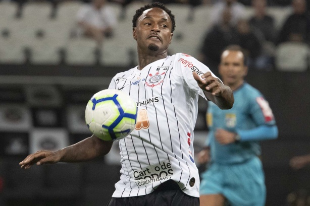 Meia Renê Júnior durante partida contra o Athletico-PR, pelo Brasileirão, na Arena Corinthians