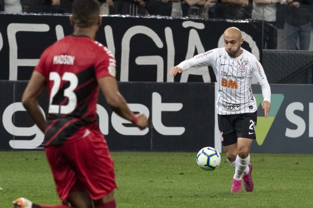 Régis durante partida contra o Athletico-PR, pelo Brasileirão, na Arena Corinthians