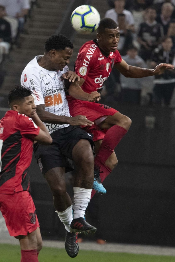 Renê durante partida contra o Athletico-PR, pelo Brasileirão, na Arena Corinthians