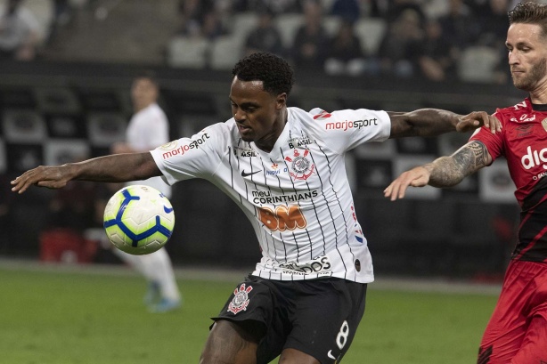 Renê Júnior durante partida contra o Athletico-PR, pelo Brasileirão, na Arena Corinthians