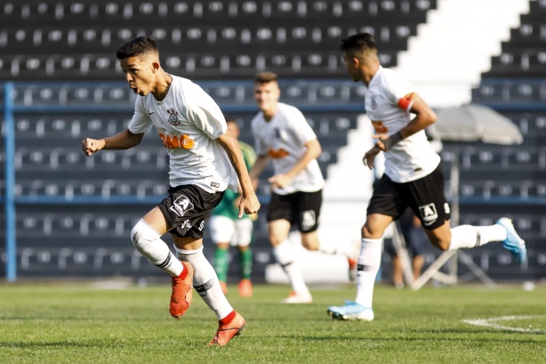 Adson durante jogo contra o Guarani pelo Campeonato Paulista Sub-20