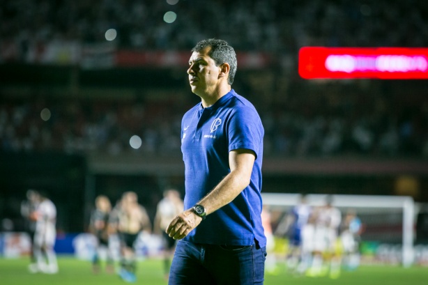 Carille durante Majestoso deste domingo, no Morumbi, pelo Brasileirão