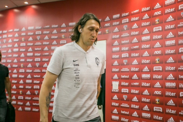 Cássio chega ao estádio do Morumbi para Majestoso deste domingo
