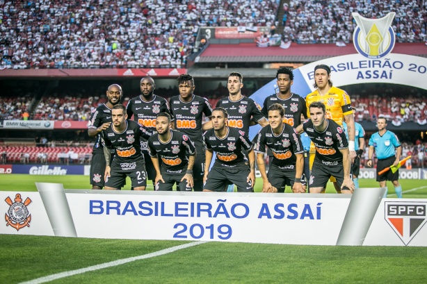Elenco alvinegro durante Majestoso deste domingo, no Morumbi, pelo Brasileirão