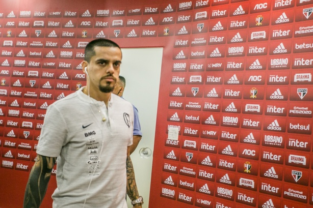 Fagner chega ao estádio do Morumbi para Majestoso deste domingo