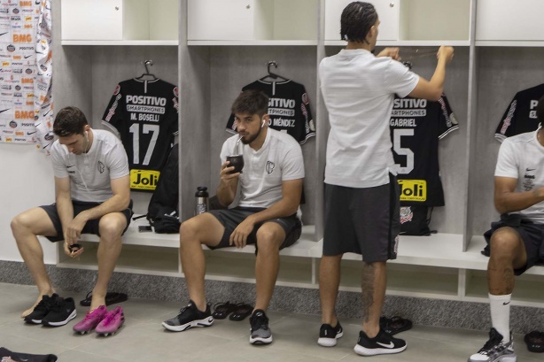 Boselli, Méndez e companheiros no vestiário do Morumbi para duelo contra o São Paulo