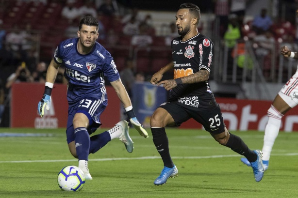 Clayson durante derrota para o São Paulo, pelo Brasileirão, no Morumbi