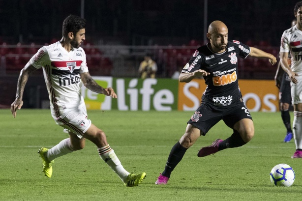 Meia Régis durante derrota para o São Paulo, pelo Brasileirão, no Morumbi