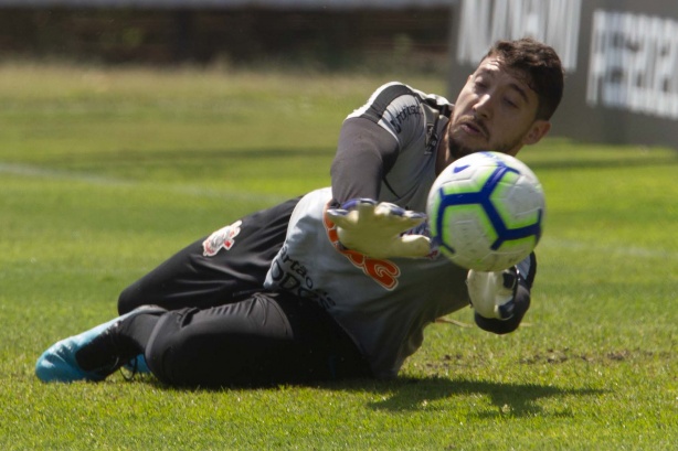 Caíque França inicia preparação para duelo contra o Goiás